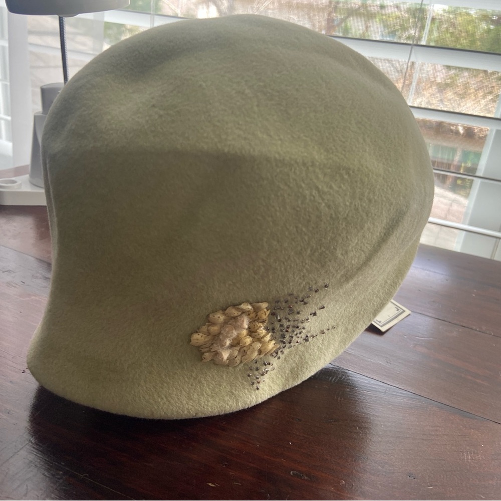 Elegant Cream Wool Hat with Floral Accent